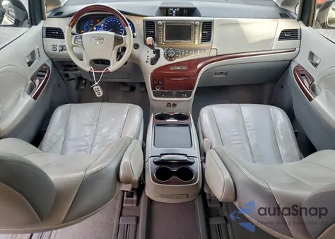 2011 Toyota Sienna Xle z USA, uszkodzony, nr VIN 5TDDK3DC2BS016752